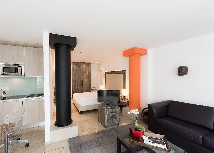 Burns Art & Culture 4*