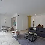 Burns Art & Culture Hotel 4*