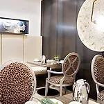 Burns Art & Culture Отель 4*