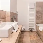 Burns Art & Culture Hotel