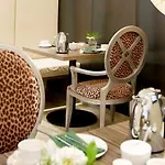 Hotel Burns Art & Culture