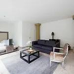 Burns Art & Culture Hotel