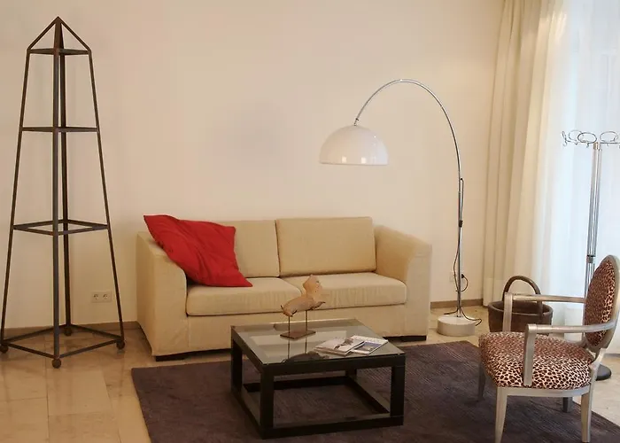 Hotel Burns Art & Culture