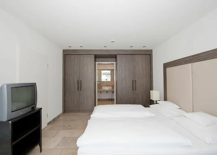 Burns Art & Culture Dusseldorf