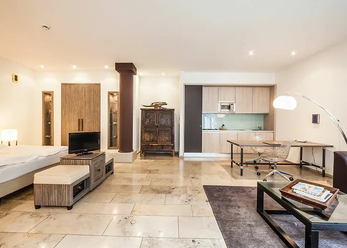 Burns Art & Culture Hotel 4*