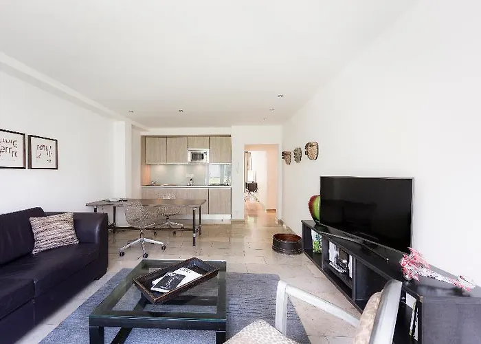 Burns Art & Culture Hotel