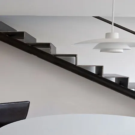 Отель Burns Art & Culture 4*