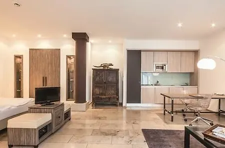 Отель Burns Art & Culture 4*