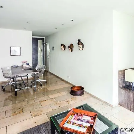 Burns Art & Culture 4*