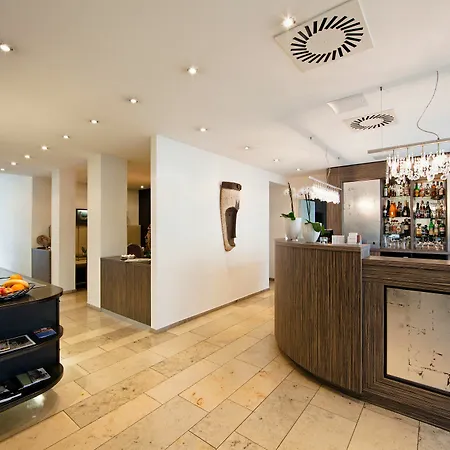 Burns Art & Culture Hotel 4*