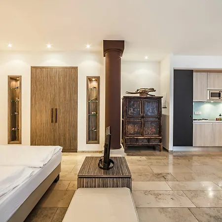 Burns Art & Culture Отель