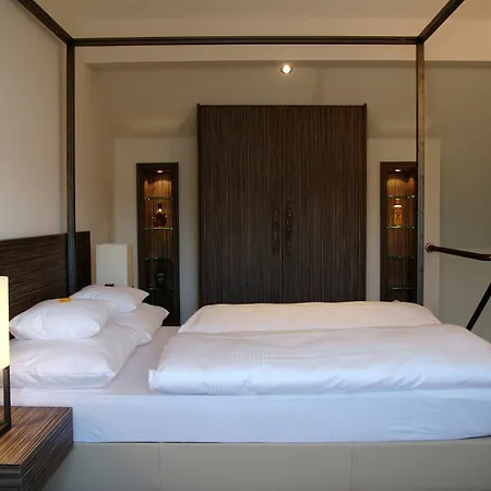 Burns Art & Culture Hotel 4*