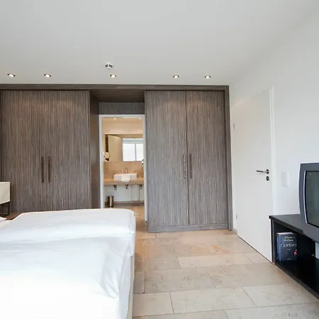 Burns Art & Culture Hotel 4*