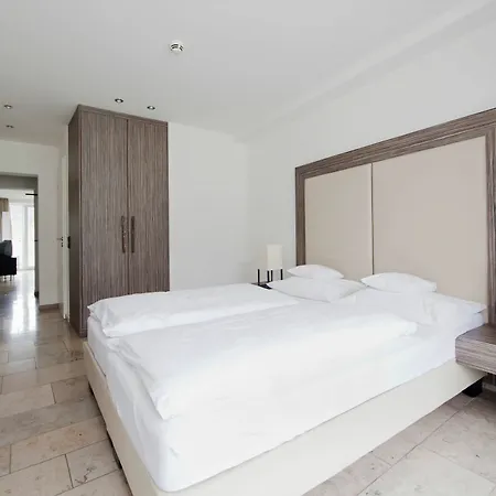 Burns Art & Culture Hotel 4*