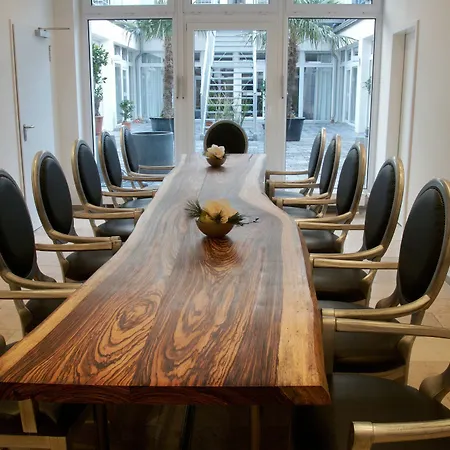 Отель Burns Art & Culture Дюссельдорф