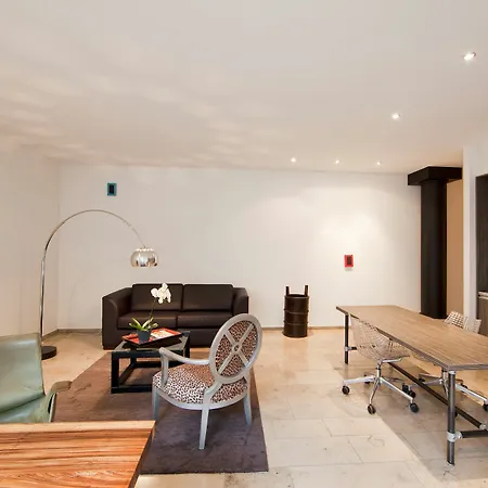 Burns Art & Culture Hotel