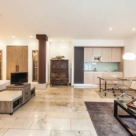 Burns Art & Culture Hotel 4*