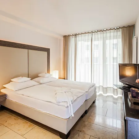 Burns Art & Culture 4*