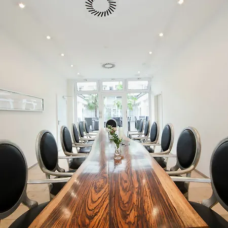 Burns Art & Culture Hotel