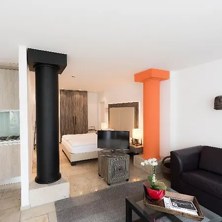 Burns Art & Culture 4*