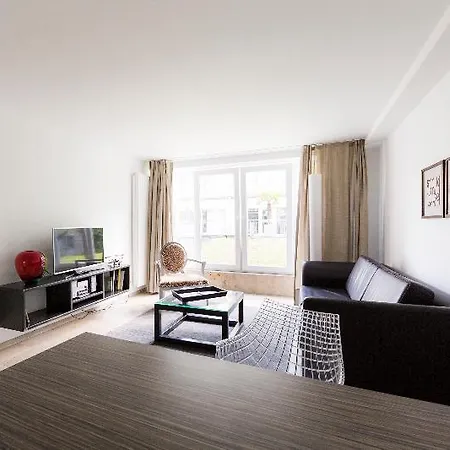 Hotel Burns Art & Culture