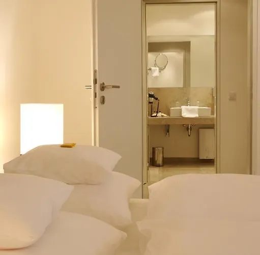 Burns Art & Culture Otel 4*