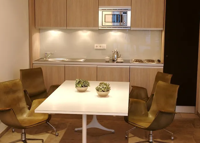 Burns Art & Culture Hotel 4*