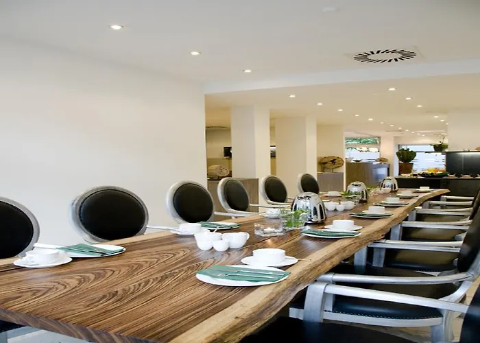 Burns Art & Culture Otel