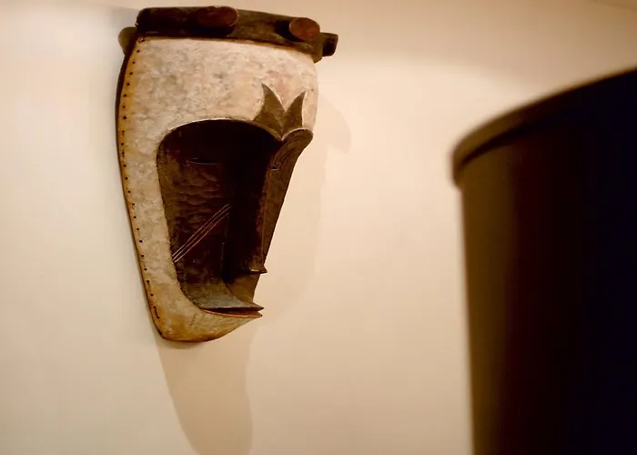 Burns Art & Culture Hotell 4*