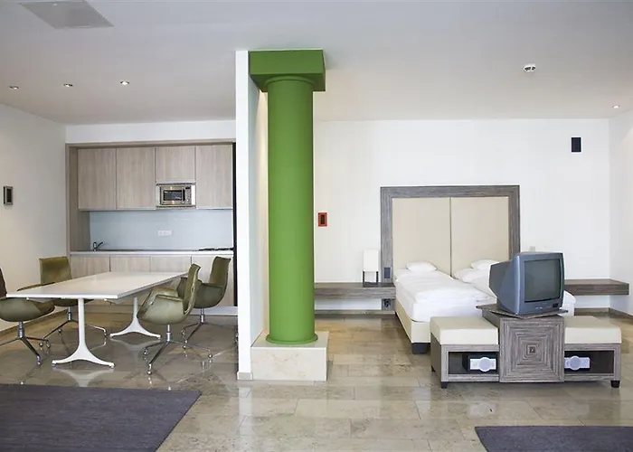 Burns Art & Culture 4*