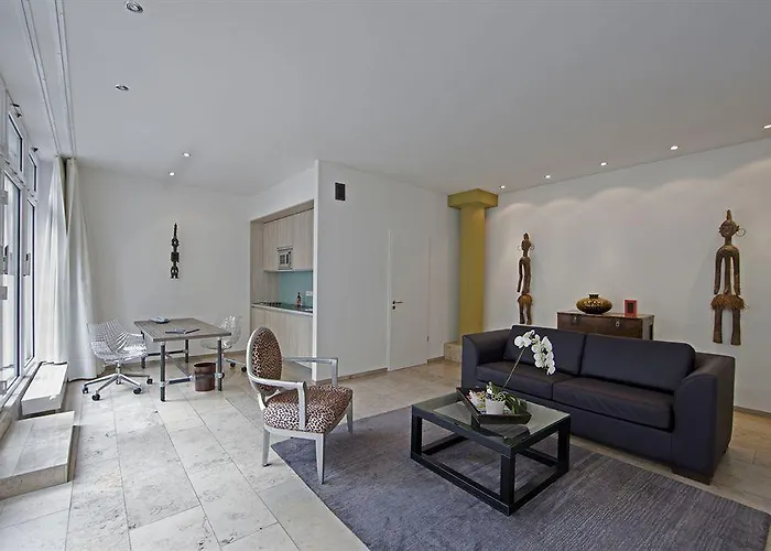 Burns Art & Culture Hotell 4*