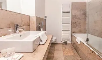 Burns Art & Culture Hotel