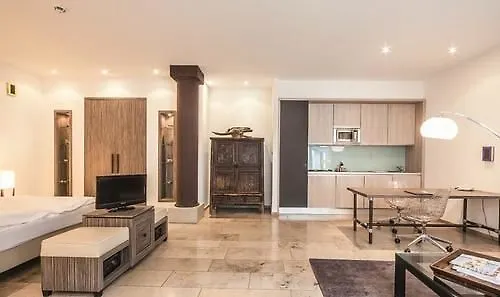 Otel Burns Art & Culture 4*