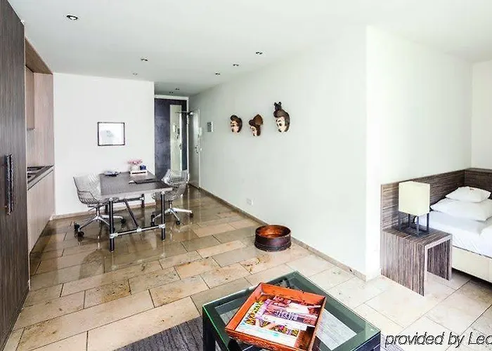 Burns Art & Culture 4*