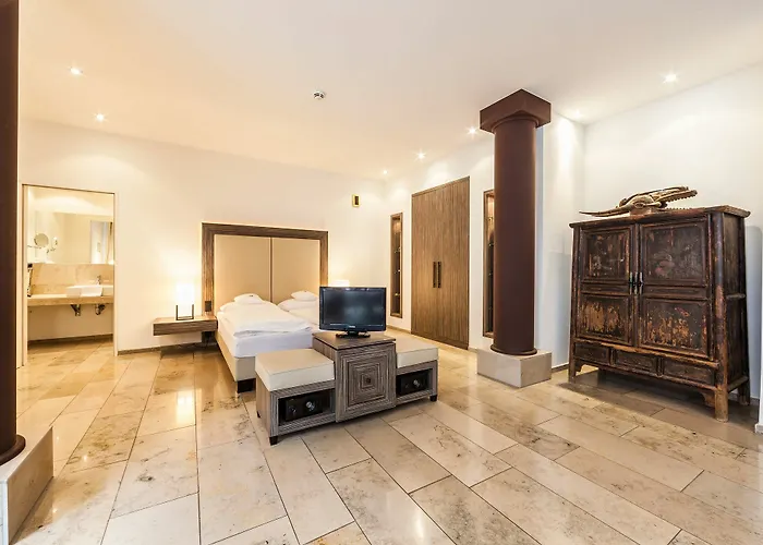 Hotell Burns Art & Culture 4*