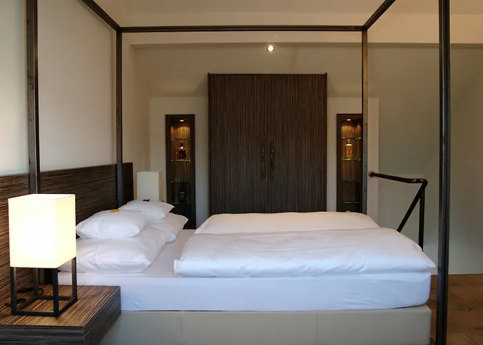 Burns Art & Culture Otel 4*