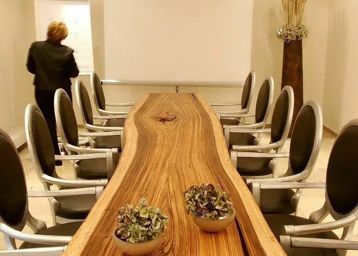 Burns Art & Culture Hotell