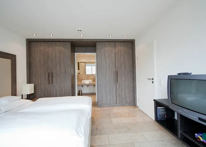 Burns Art & Culture Hotel 4*