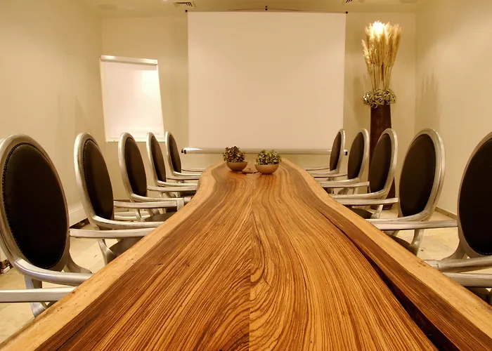 Burns Art & Culture 4*