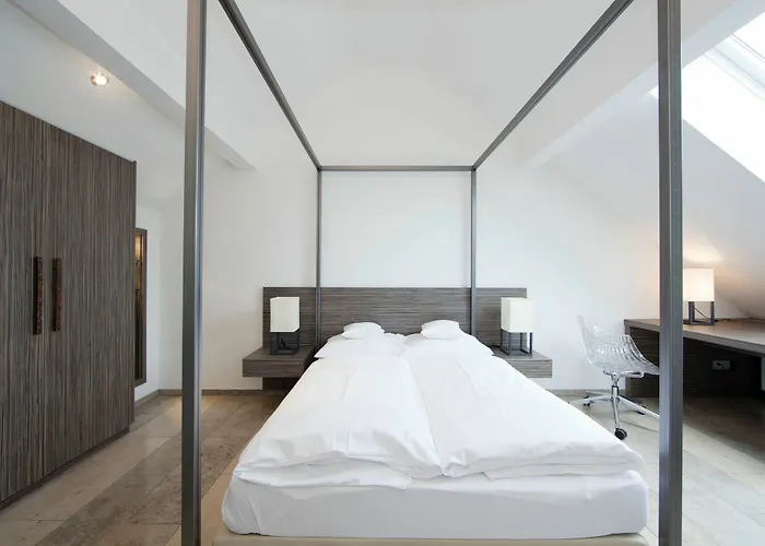 Otel Burns Art & Culture 4*