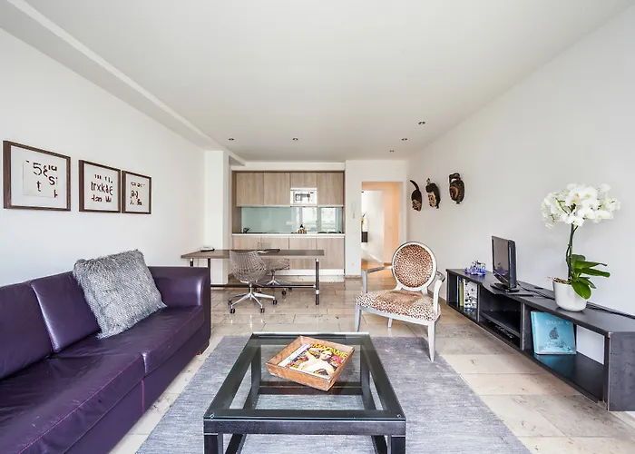 Burns Art & Culture Hotel 4*