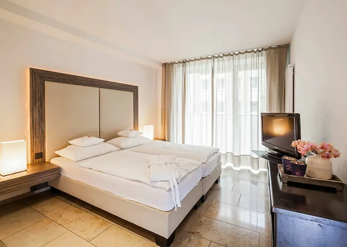 Burns Art & Culture 4*