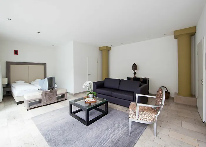 Burns Art & Culture Hotell