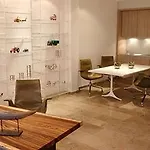 Burns Art & Culture ホテル 4*