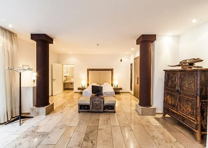 Burns Art & Culture 4*